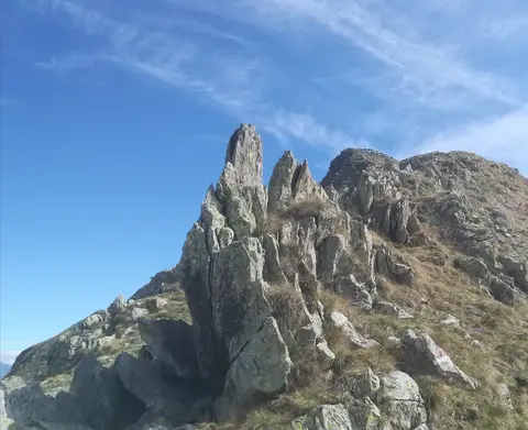 Le guglie rocciose sulla cresta