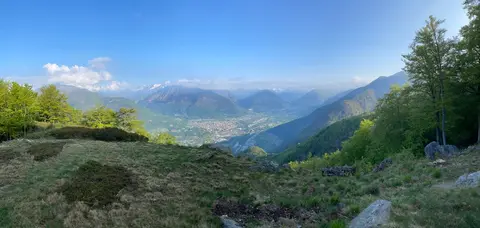 La valle vista dai prati