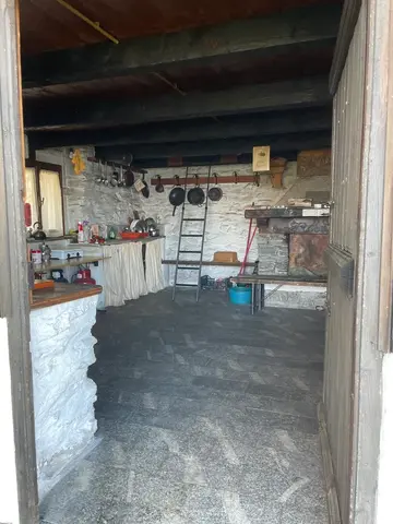 L'interno del bivacco