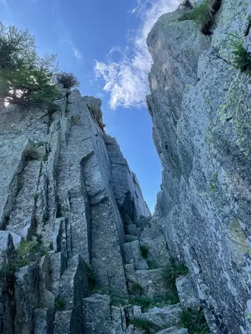 Un passaggio tra le rocce