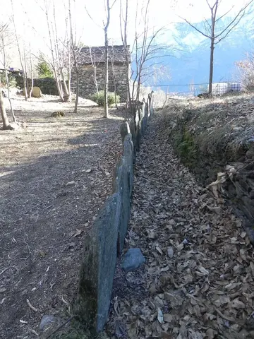 La mulattiera lungo un muro a secco