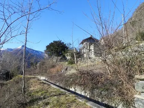 Il sentiero tra i terrazzamenti