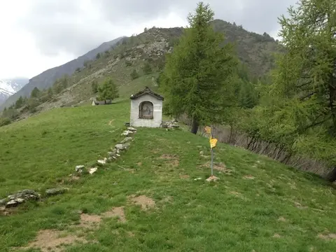 La cappella sul prato del colle del Pianino